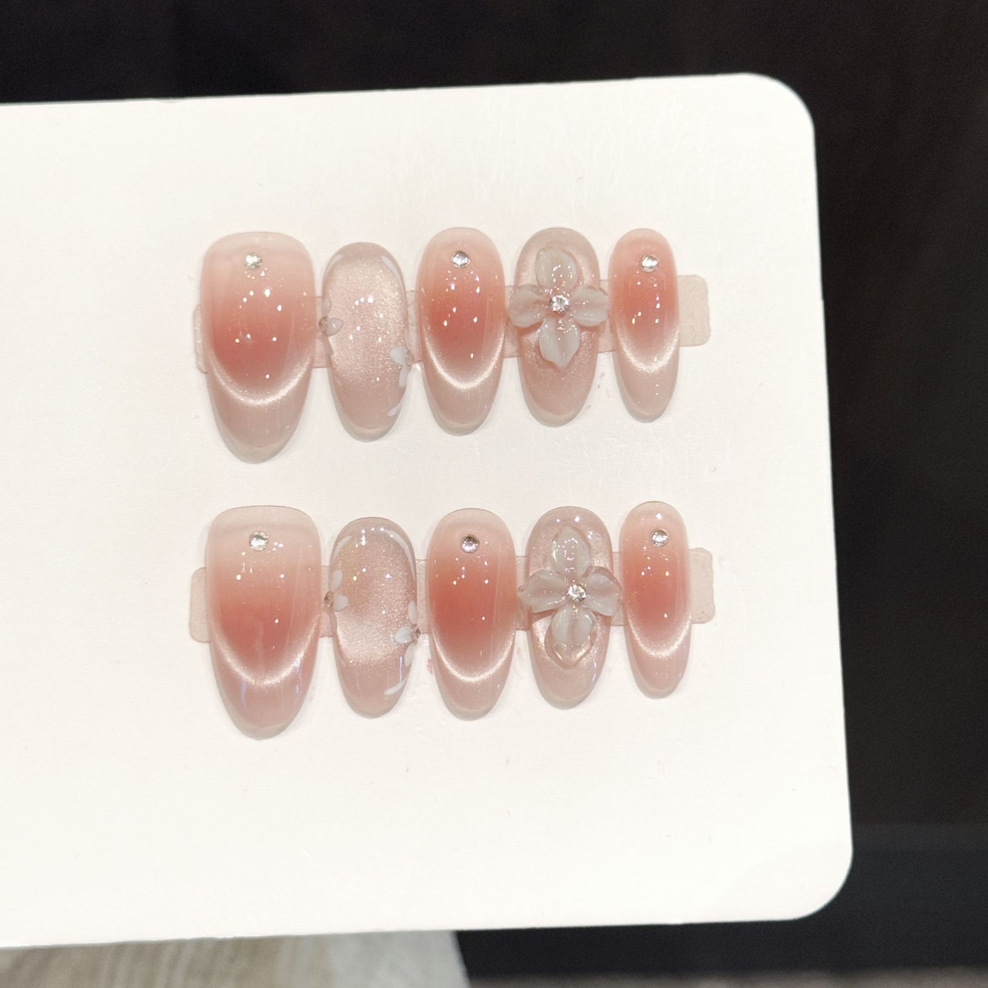 Resin Art And Decor - 10 Stück handgemachte Press-On-Nägel, eis-transparent, französischer